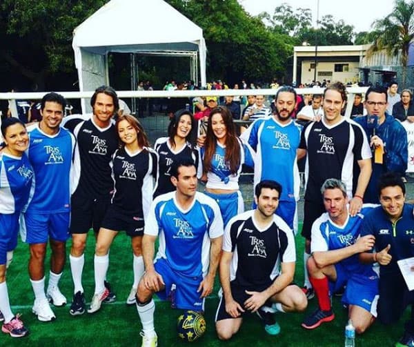 Esta es una de las fotos del recuerdo, todos pasaron un gran momento donde pudieron convivir como amigos y compañeros fuera de los foros.