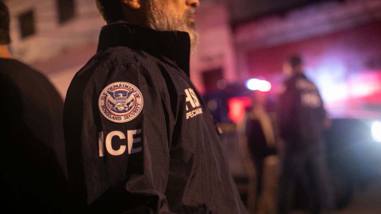 ICE niega que ejecuta "redadas" y asegura que 90% de quienes arresta son "criminales"