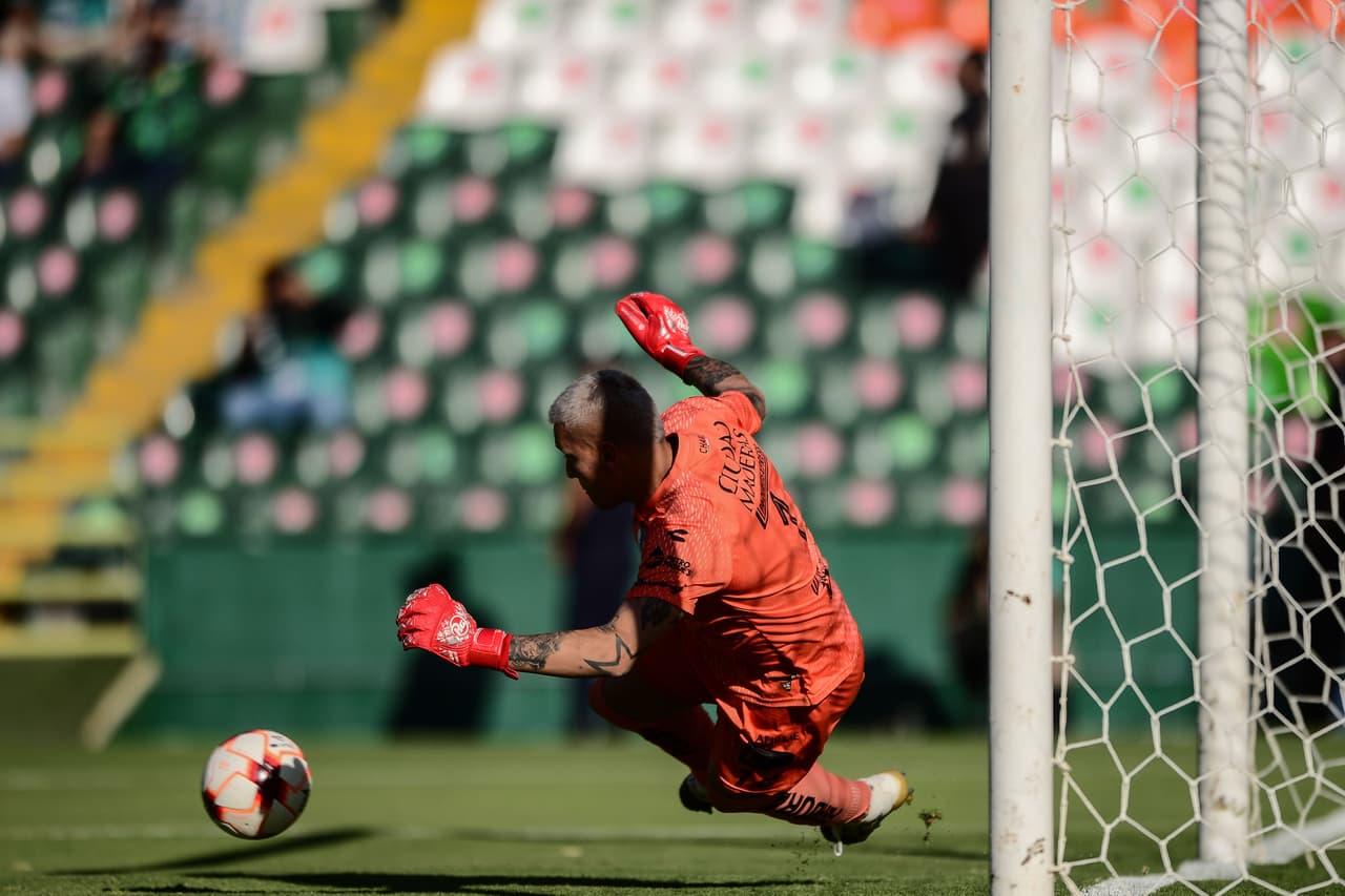 León rescata un punto ante los Gallos Blancos que no supieron aguantar la ventaja y dejaron ir la victoria.
