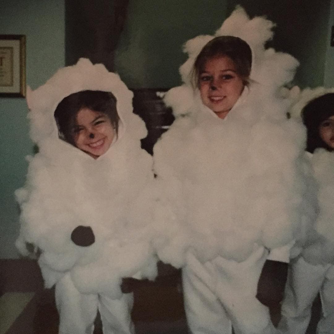 Lina compartió estas imágenes hace algunos días para felicitar a una de sus amigas, cuya amistad ha perdurado desde que eran niñas.