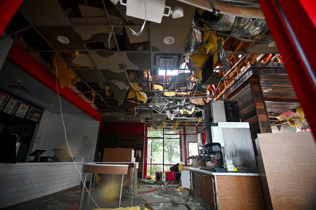 <b>Thomas Hamilton, alcalde de Moncks Corner,</b> lamentó la destrucción, pero se declaró bendecido porque el tornado no causó muertes.