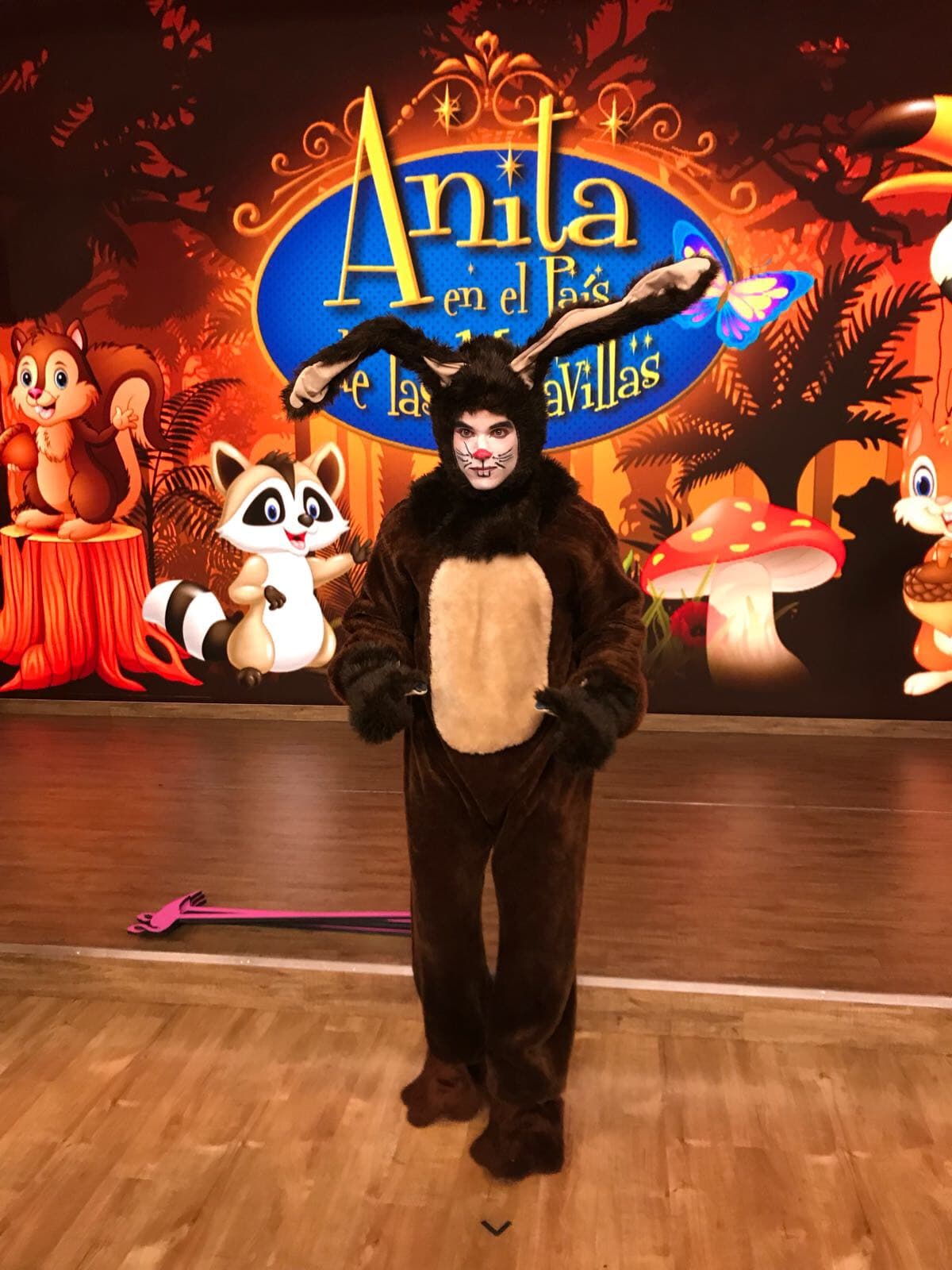 Este conejito malvado es Aldrin Coto, que vivió su primer Halloween en Despierta América.