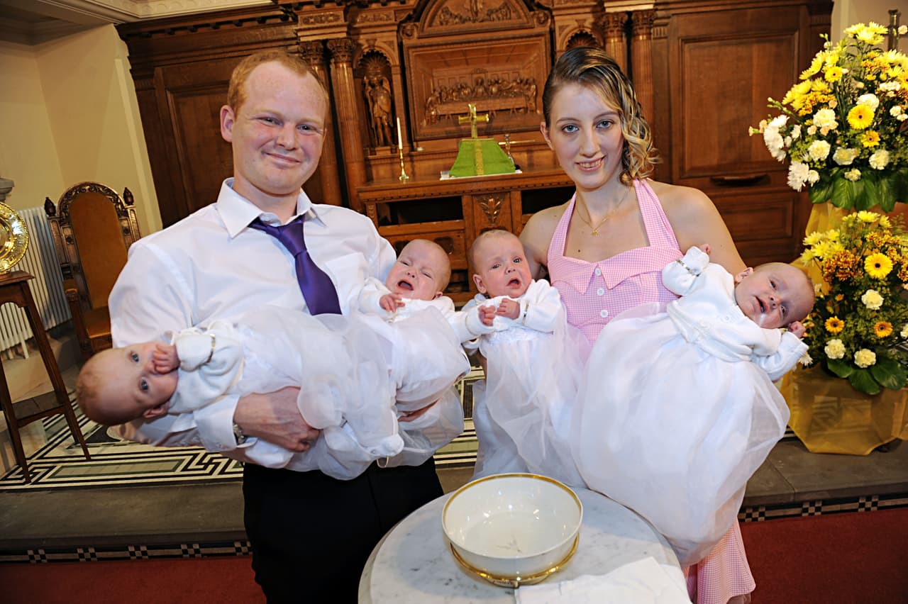 Superó la probabilidad de una a 35 millones al lado de su mujer y ahora es el orgulloso padre de unas cuádruples.