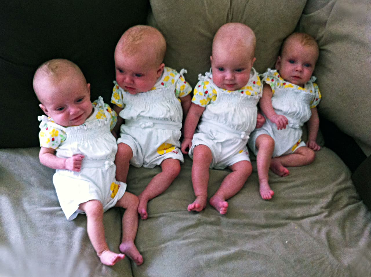 Aunque cuatro no son tantos hijos, ¡a esta pareja le llegó la paternidad de sorpresa!