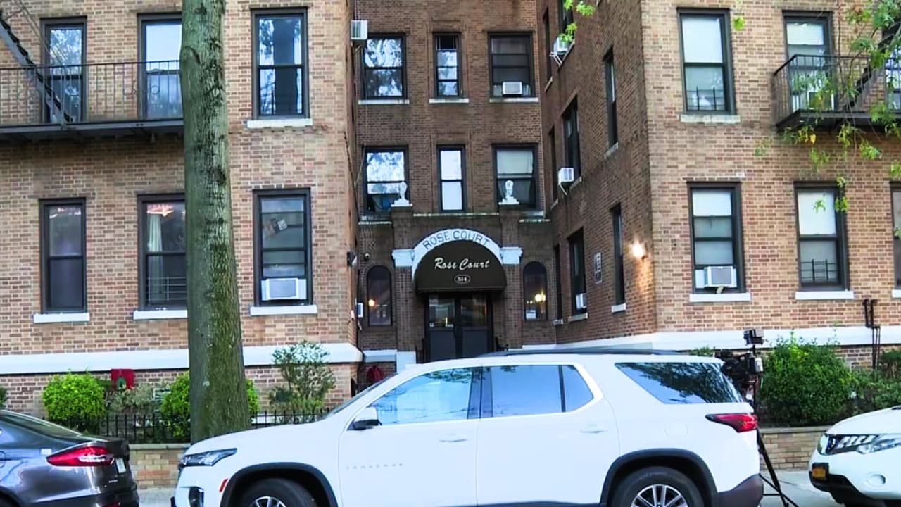 Hallan el cuerpo de una mujer en un apartamento de Brooklyn: autoridades detuvieron a la pareja