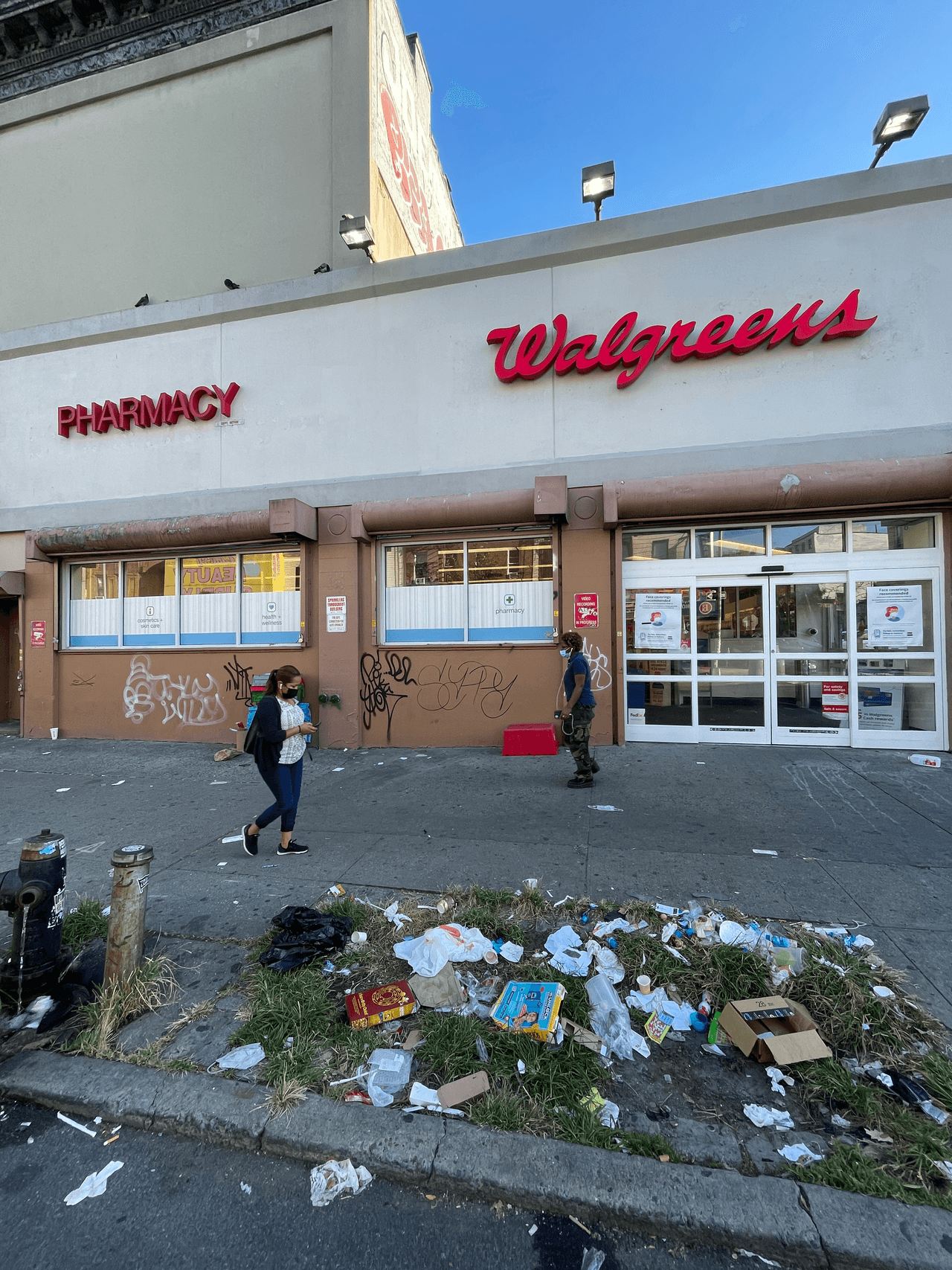 El problema, según dicen los residentes, cae en la ciudad por no enviar más recolectores, así como a la comunidad por tirar la basura.