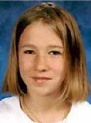 <h3 class="cms-H3-H3">Tabitha Danielle Tuders</h3>
<br>
<br>La niña de 12 años fue vista por última vez en la mañana del 29 de abril de 2003, en su residencia en Nashville, Tennessee, de la que había salido para abordar el autobús escolar, que nunca tomó.
<br>
<br>La agencia 
<a href="https://www.fbi.gov/wanted/kidnap/tabitha-danielle-tuders" target="_blank">está ofreciendo una recompensa de hasta 50,000 dólares</a> por información que conduzca a la recuperación de Tabitha Tuders y al enjuiciamiento de las personas responsables de su desaparición. 
<br>
<br>El FBI recuerda que Tuders tiene una marca de nacimiento en el estómago y una cicatriz en el dedo. 
<br>
<br>Hoy tiene 31 años.
