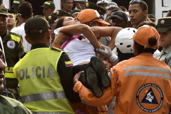 La tristeza colectiva hizo estragos y los paramédicos atendieron a personas desmayadas.
