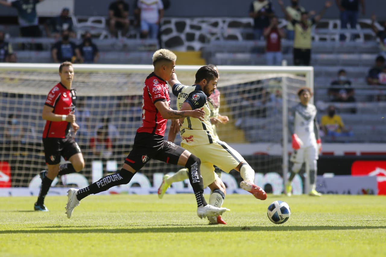 Con gol de Sebastián Córdova las Águilas del América se impusieron al Atlas que no supo aprovechar tener un hombre más en el segundo tiempo.