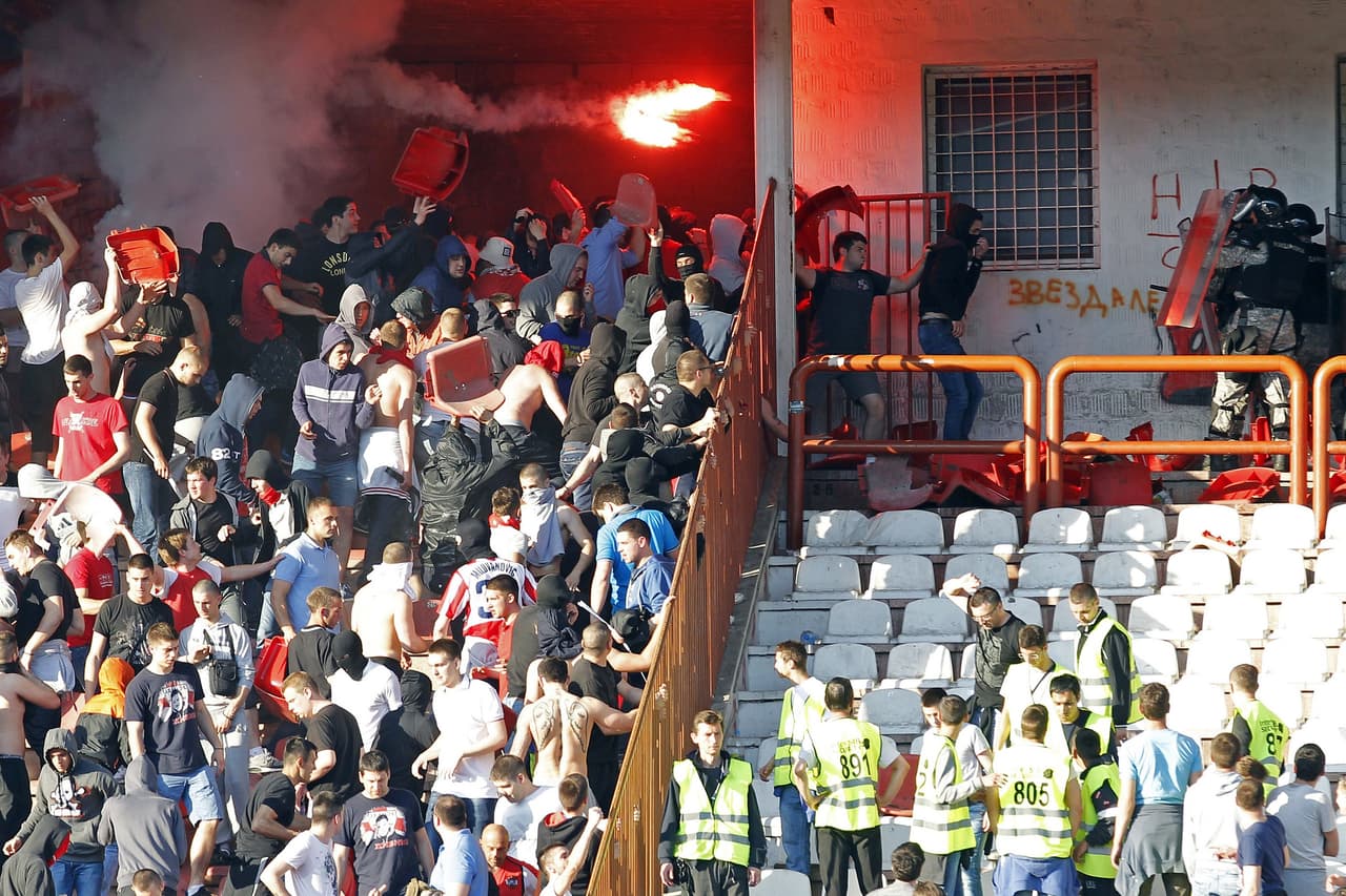 Encuentran granada en el estadio del Estrella Roja de Belgrado previo a un partido