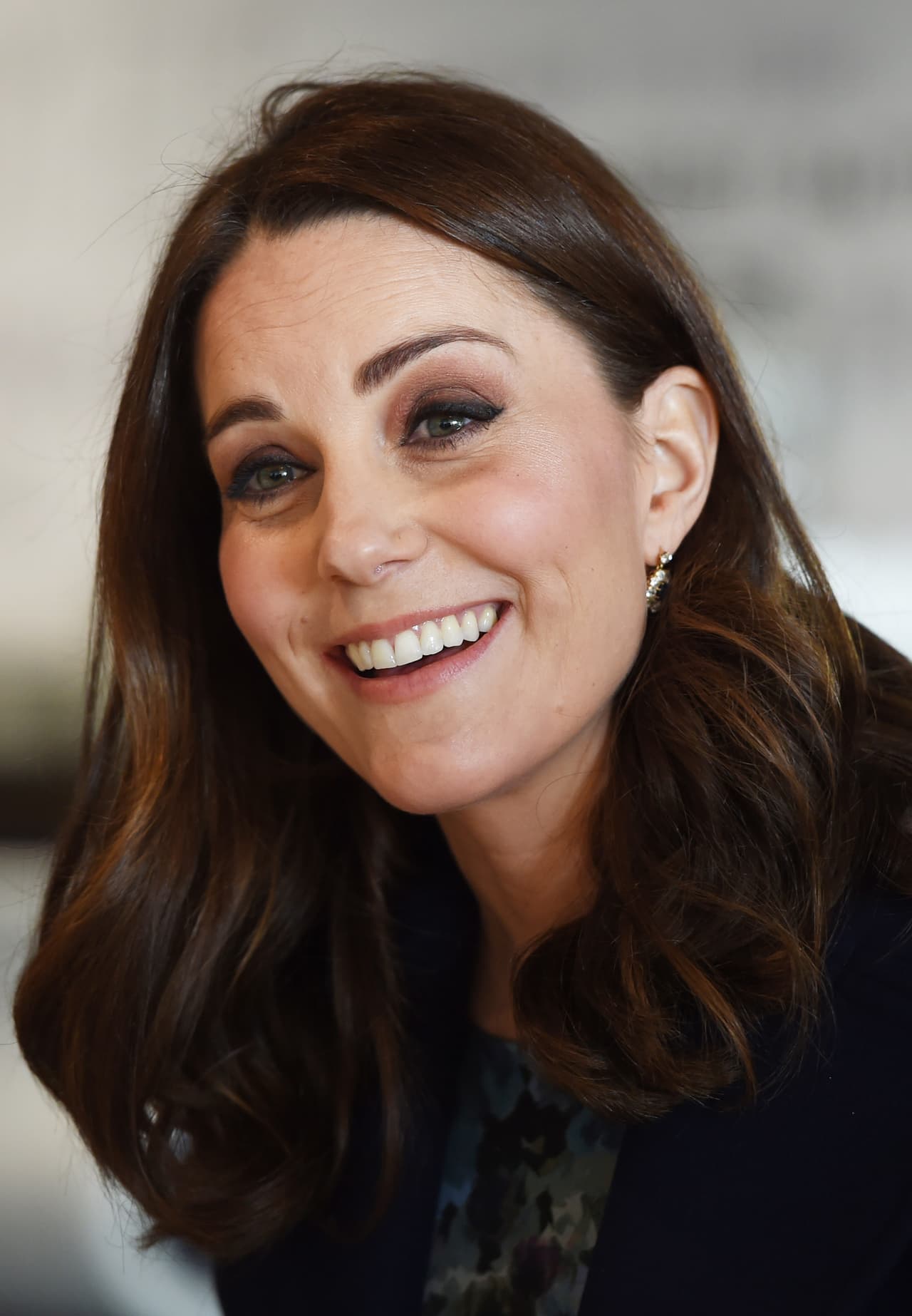 Sin embargo, en esta vorágine, la duquesa ha encontrado al menos un aliado en la familia real. Se trata de Kate Middleton, quien al parecer ha sido un gran apoyo para la esposa del príncipe 
<b>Harry </b>mientras toma más control de su nuevo rol.