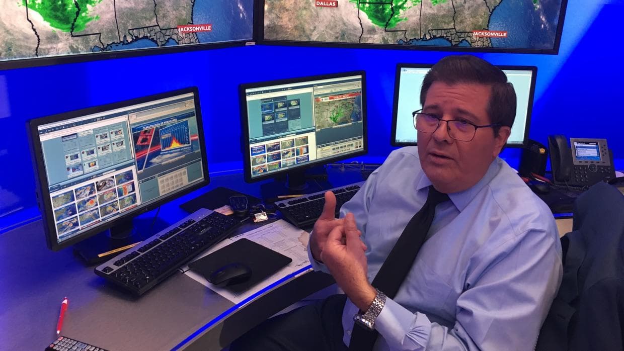 Eduardo Rodríguez, meteorólogo de Univision en Miami.