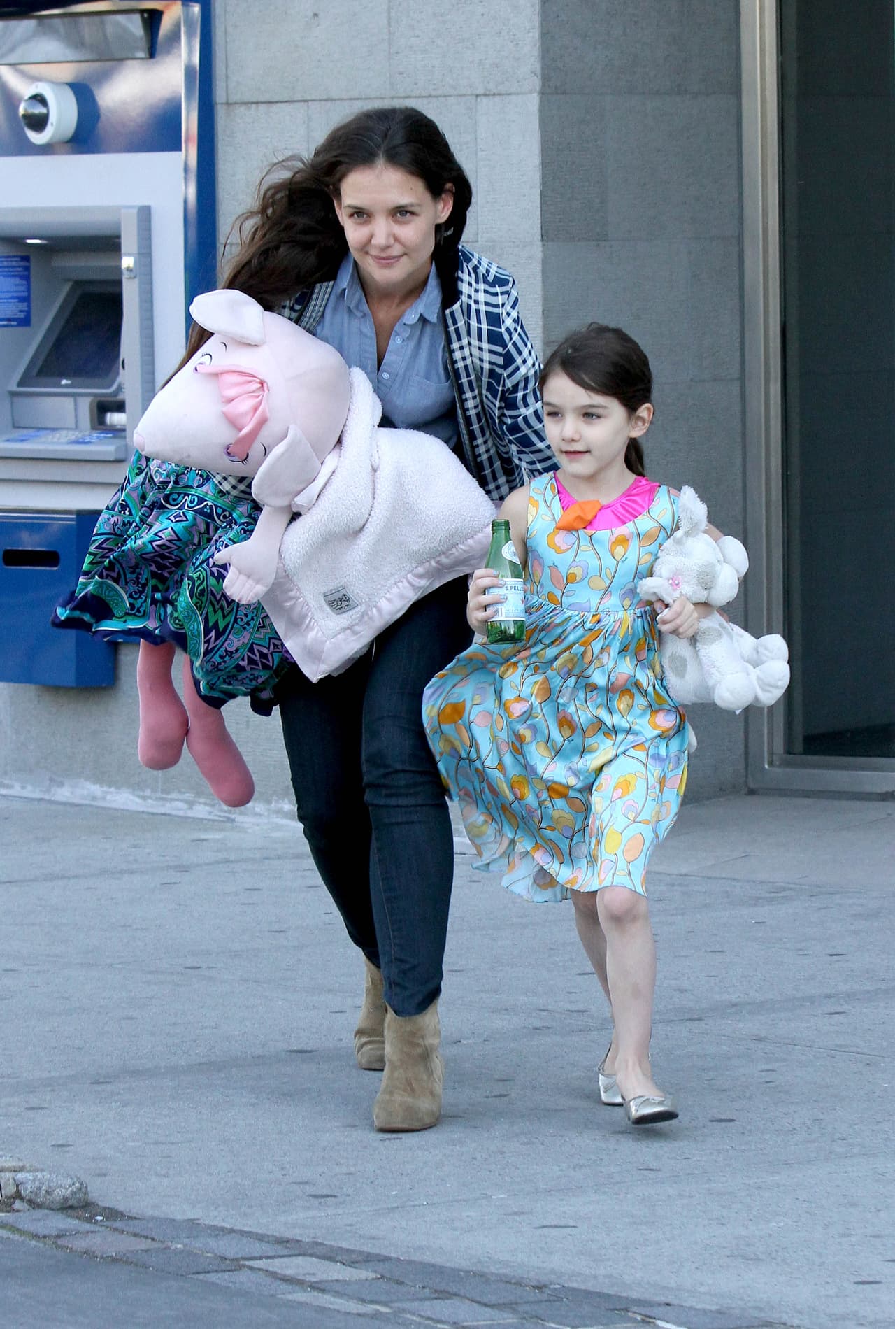 El parecido con sus padres es increíble.