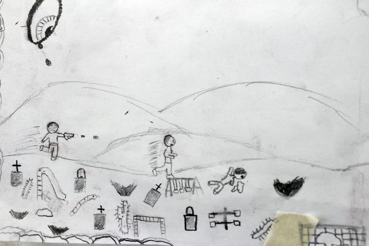 <b>Un tiroteo dentro de un parque infantil.</b> “En la primaria conocí a muchos niños que les mataron a sus papás o a sus hermanos.” dijó al CICR un alumno de una secundaria de Ciudad Juárez, Chihuahua.