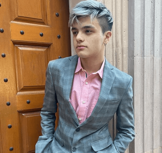 Luego de tener la patria protestad, la actriz comenzó con los tramites que su hijo tanto deseaba, ya que, sin este cambio, el joven no podía tramitar pasaporte, visa, ni cualquier otra identificación oficial. 
<br>