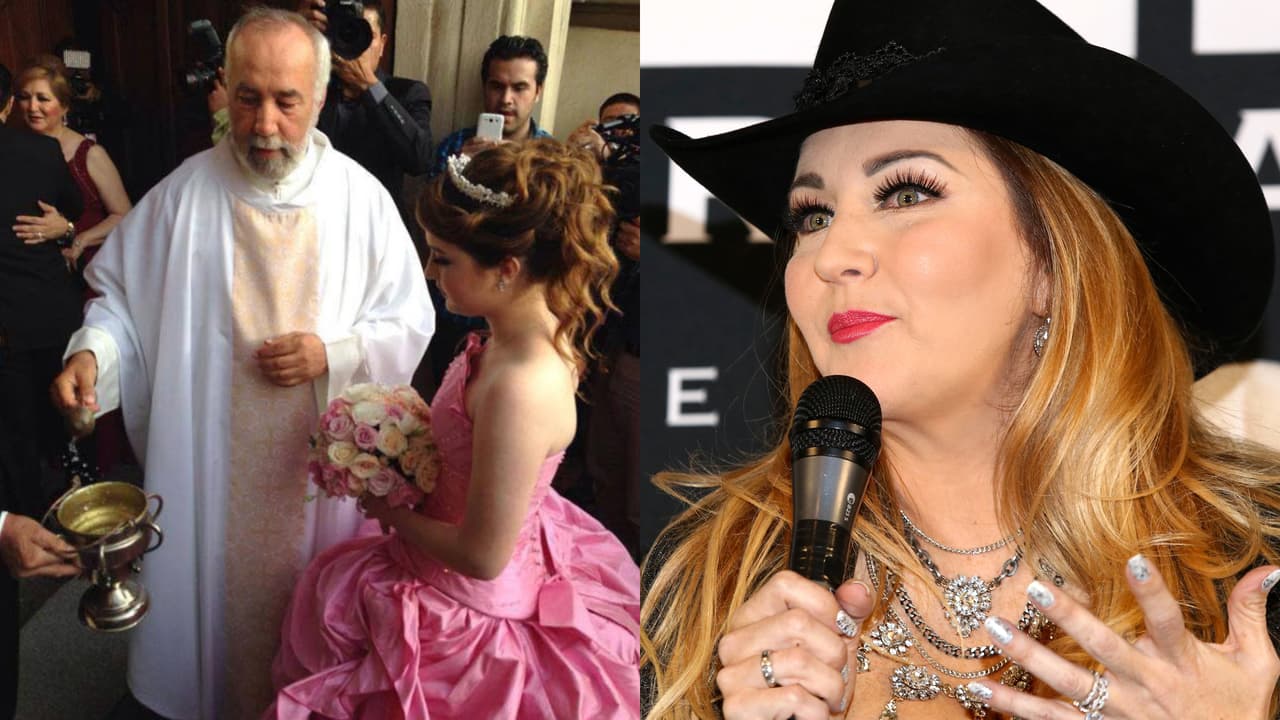 En 2014, Alicia Villarreal publicó en Facebook en la que aparece su tío sacerdote, quien acaba de morir.