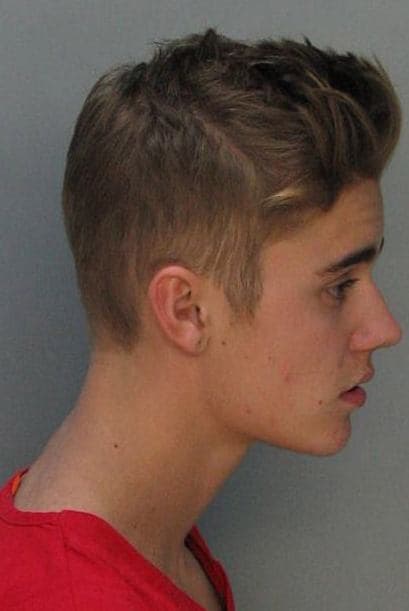 En aquél entonces se le imputaron cargos por conducción bajo la influencia de sustancias tóxicas, alcohol y mariguana, resistencia a la autoridad sin violencia y conducir con una licencia expirada.