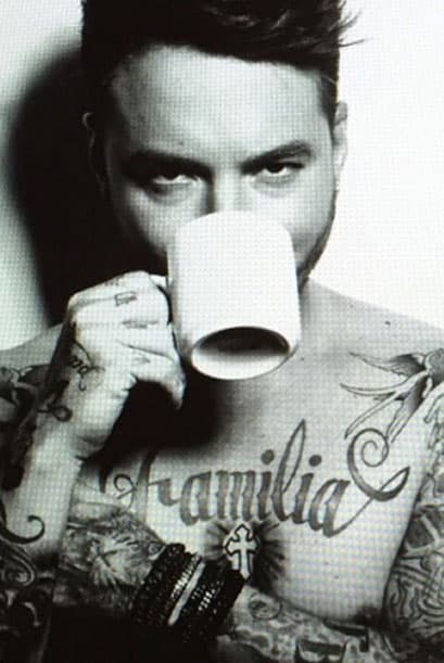 ¿Un cafecito caliente? Con una compañía como la de J. Balvin a cualquiera se le antoja.