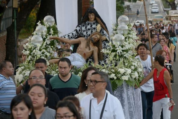 Una procesión de Viernes Santo en Manila, Filipinas.
