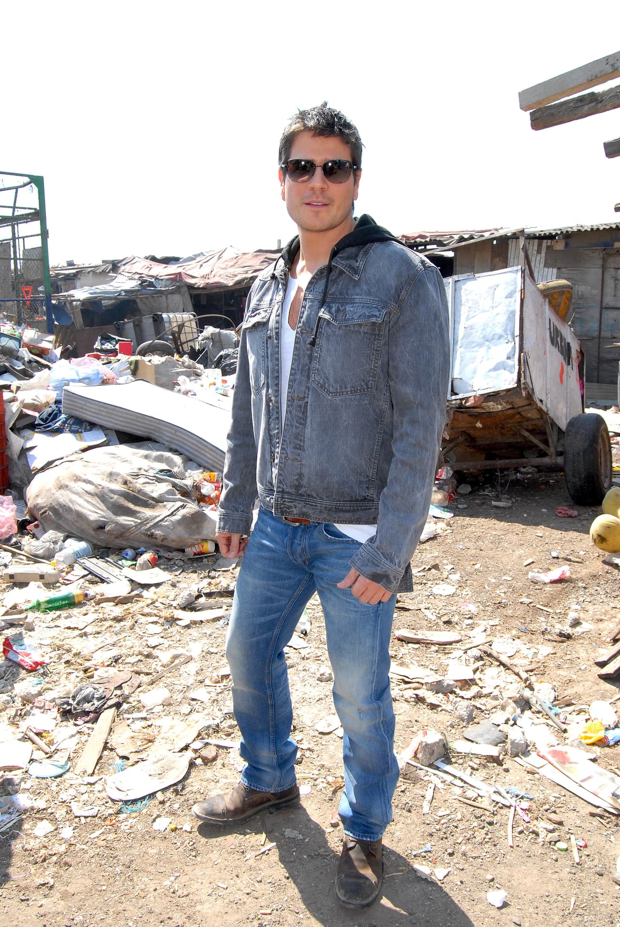 El actor colombiano llega al Nuestra Belleza Latina VIP para compartir mesa con Osmel Sousa y Jaqueline Bracamontes. Sin duda, es un elemento que hará suspirar a las chicas con sólo verlo. Daniel no es ajeno a las bellas. Fue jurado durante las audiciones en Nueva York en 2014. ¡Allí Mela, la Melaza y él se enamoraron! Como galán de novela nos hemos enamorado de él en Teresa, Amorcito Corazón, Corazón Indomable y La Gata. ¿Te gusta el nuevo juez de Nuestra Belleza Latina?