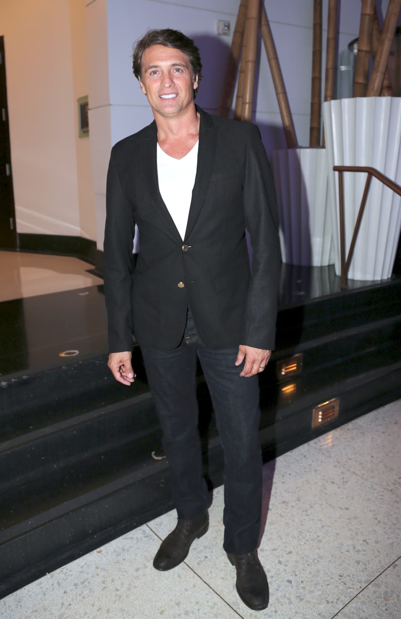 Aunque nadie puede negar que Juan Soler es uno de los actores consentidos de las telenovelas mexicanas, no importa el look que tenga, siempre ha brillado por su talento.