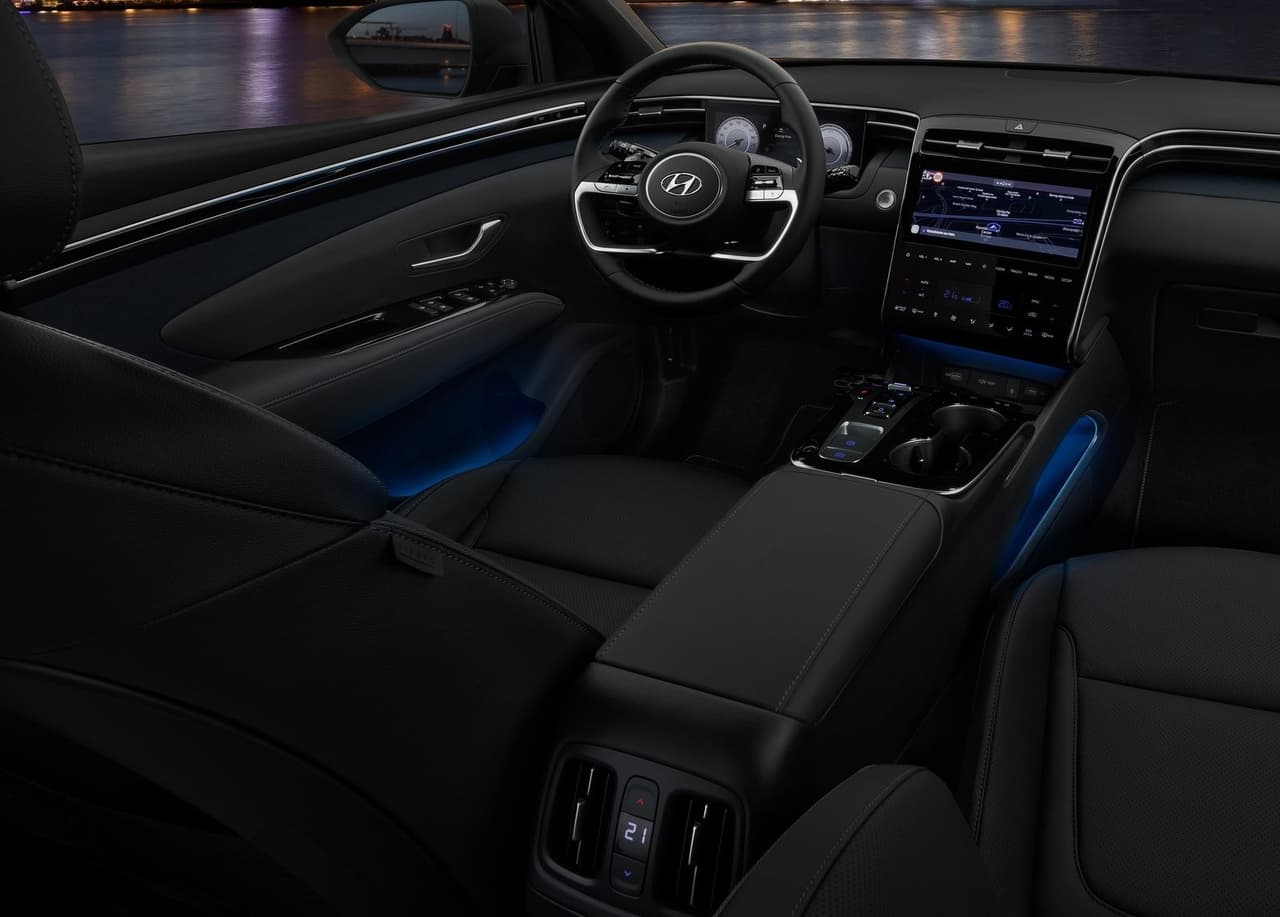 Hyundai usa el término “INTERSPACE” para referirse a la cabina, “un lugar donde el espacio, la tecnología y la información se combinan a la perfección”.