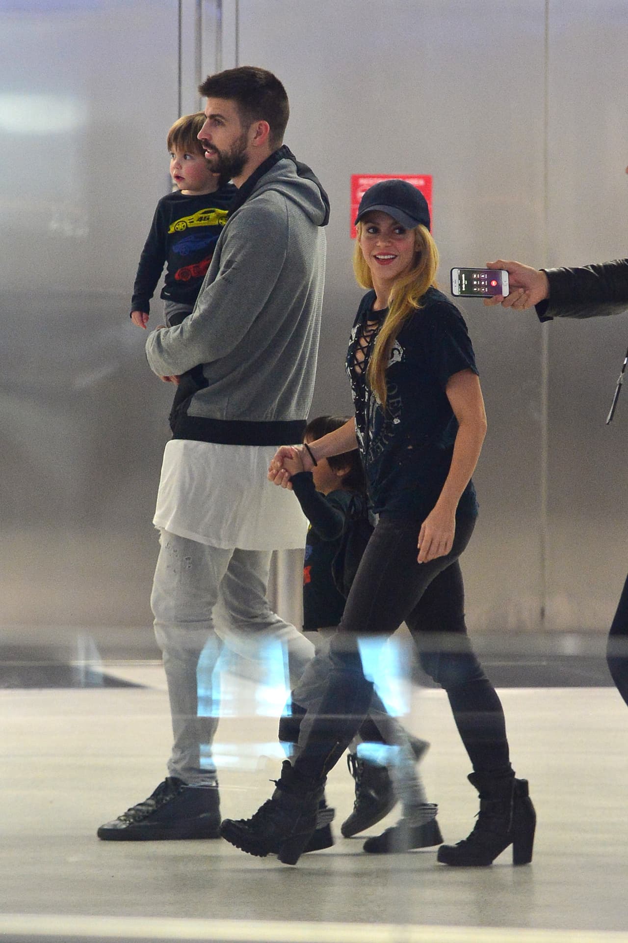 Mientras Shakira celebra sus 40, Piqué llega al tercer escalón.