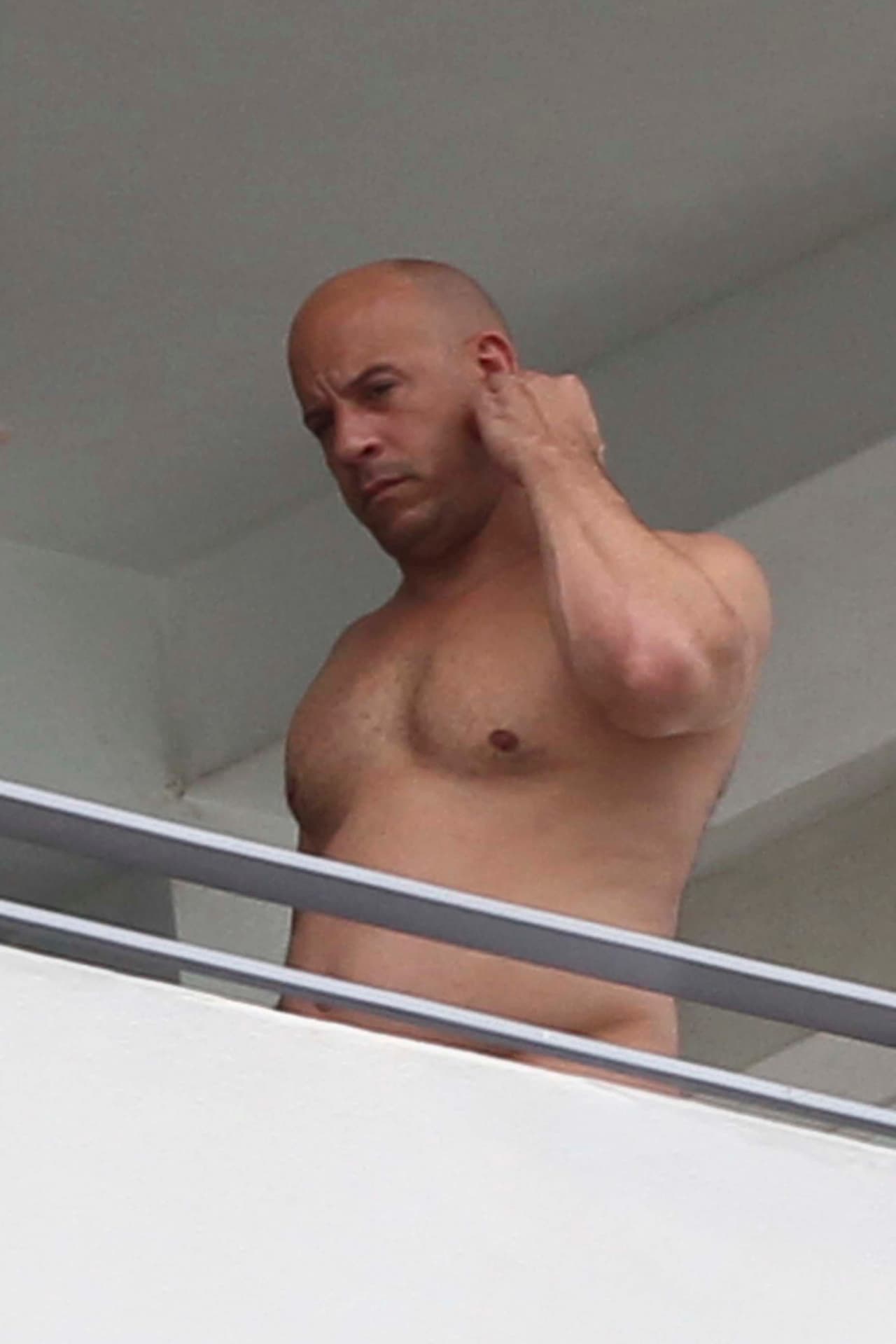 Esa "pancita de felicidad" ha causado revuelo en redes sociales.