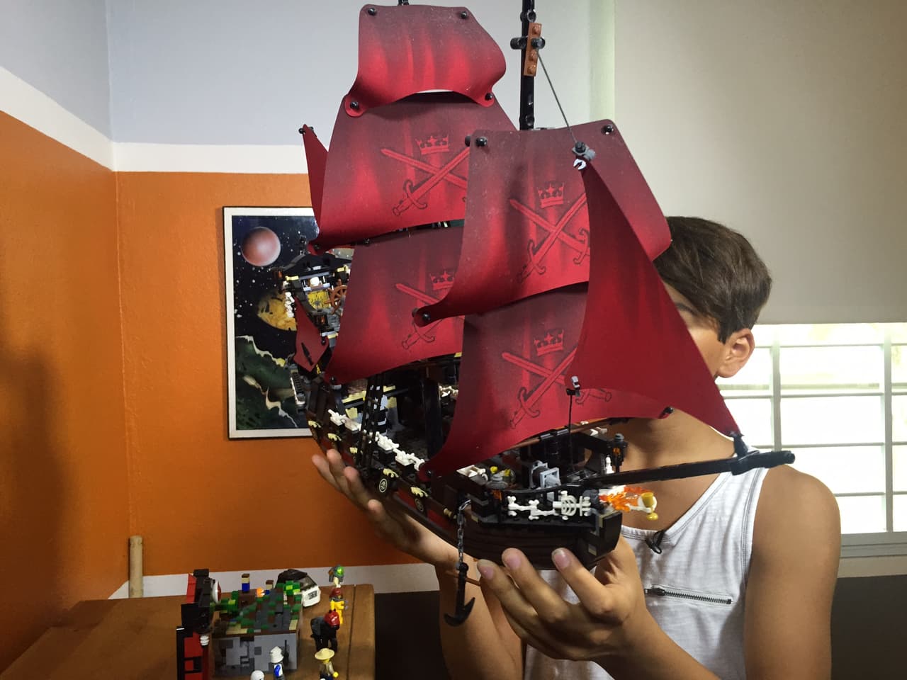 El boricua no es sólo un adicto a la música. Tiene una pasión escondida y es la de armar Legos.