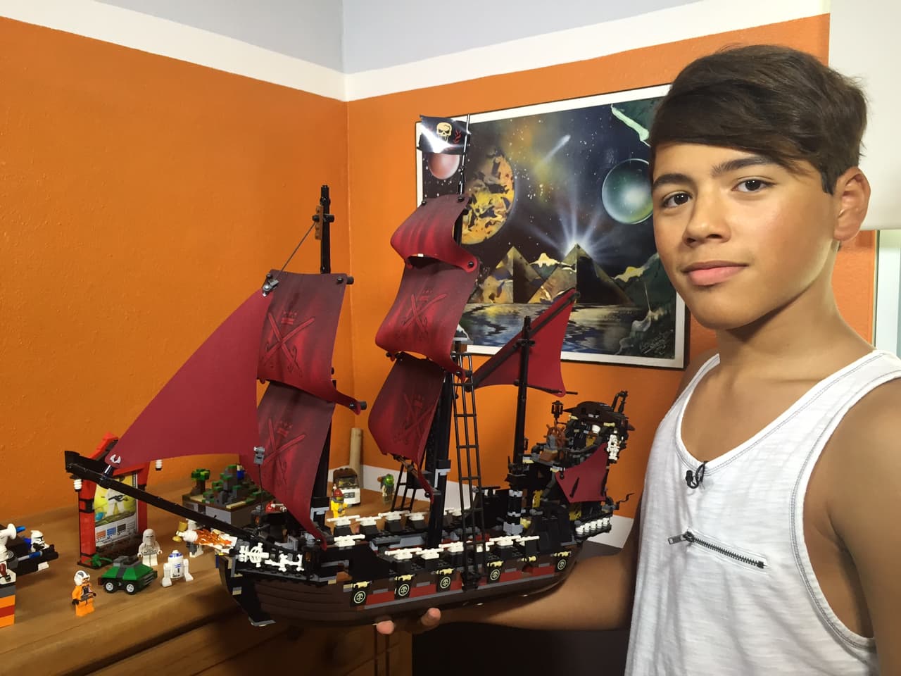 El boricua no es sólo un adicto a la música. Tiene una pasión escondida y es la de armar Legos.