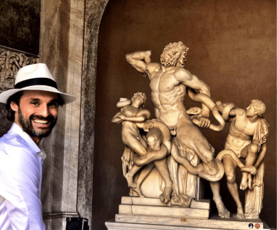 Previo a que el actor estrene su próxima obra en Madrid, España, esta pareja se dio una linda escapada.