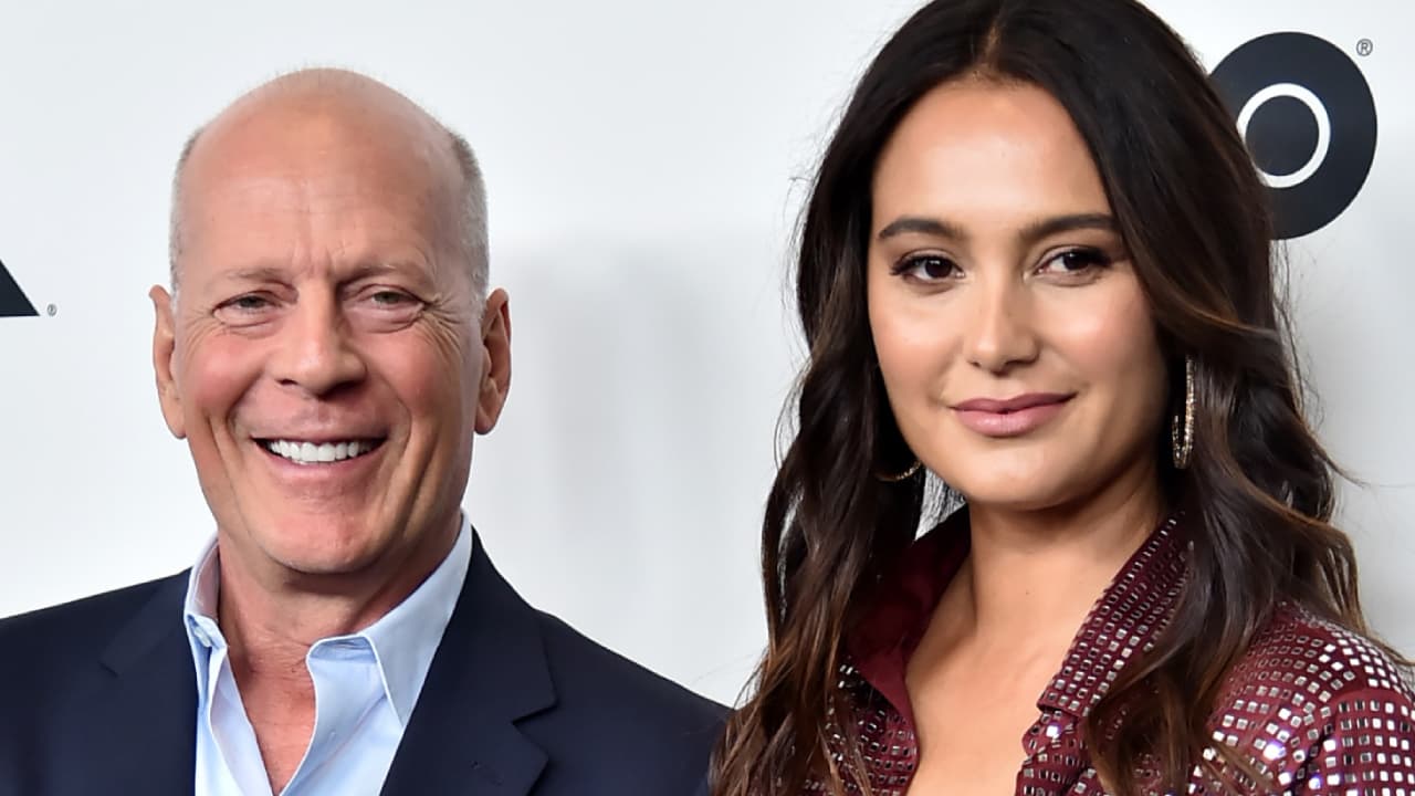 Esposa de Bruce Willis dice que "es difícil saber" si el actor está consciente de su demencia