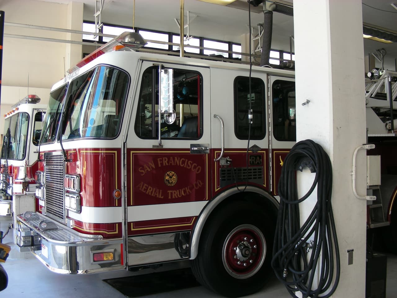 La controversia que rodea a la actuación de los
<b> vehículos autónomos en situaciones de emergencia </b>sigue siendo un tema candente de debate en la comunidad de transporte autónomo.
<br>