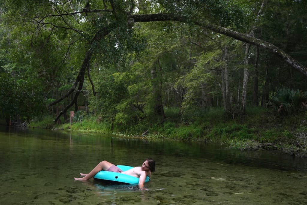 Dos programas estatales para reducir nutrientes y limitar el bombeo de agua permanecen estancados en tribunales desde hace más de una década, bloqueados por litigios y presiones de poderosos grupos agrícolas.