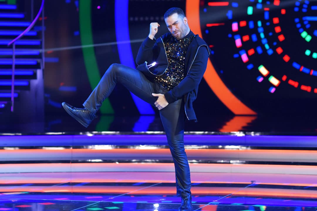 Alejandro Nones fue, sin duda, una de las grandes sorpresas de la noche por su entrega sobre la pista de baile.
