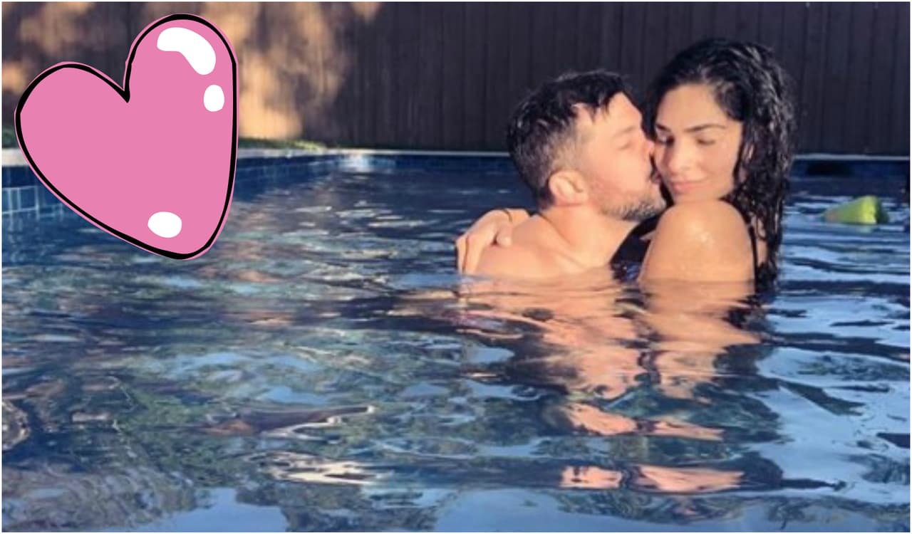 Alejandra Espinoza seduce a su marido (mientras unos ojitos la vigilan)