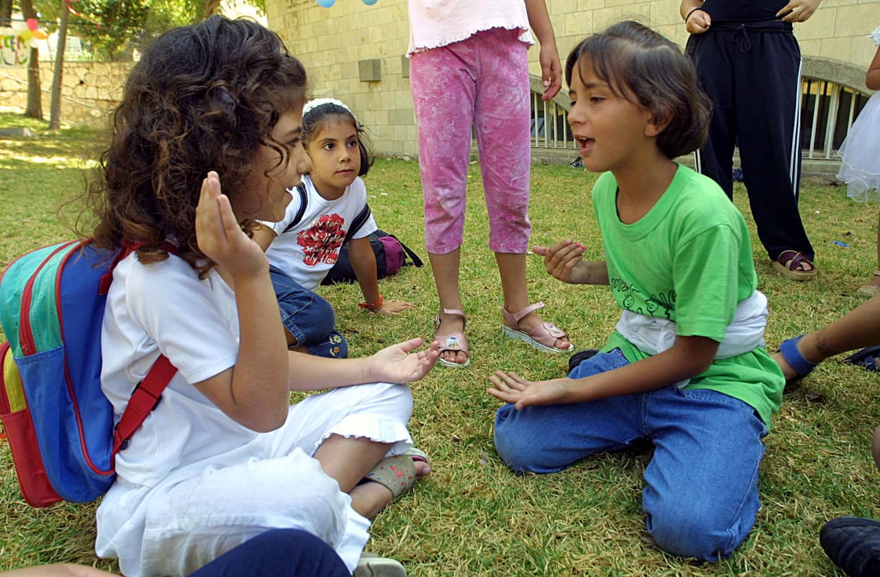 8-Las diferentes ciudades en el Metroplex también ofrecen programas para niños durante el verano en sus centros de recreaciones. Pude comunicarse con su ciudad para más información, sobre cuales programas tienen disponibles y donde pueden asistir. (Photo by Quique Kierszenbaum/ Getty Images)
