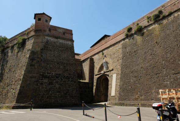 El rapero y la estrella de TV unirán sus vidas en el viejo continente, para ser más precisos en Florencia, Italia.