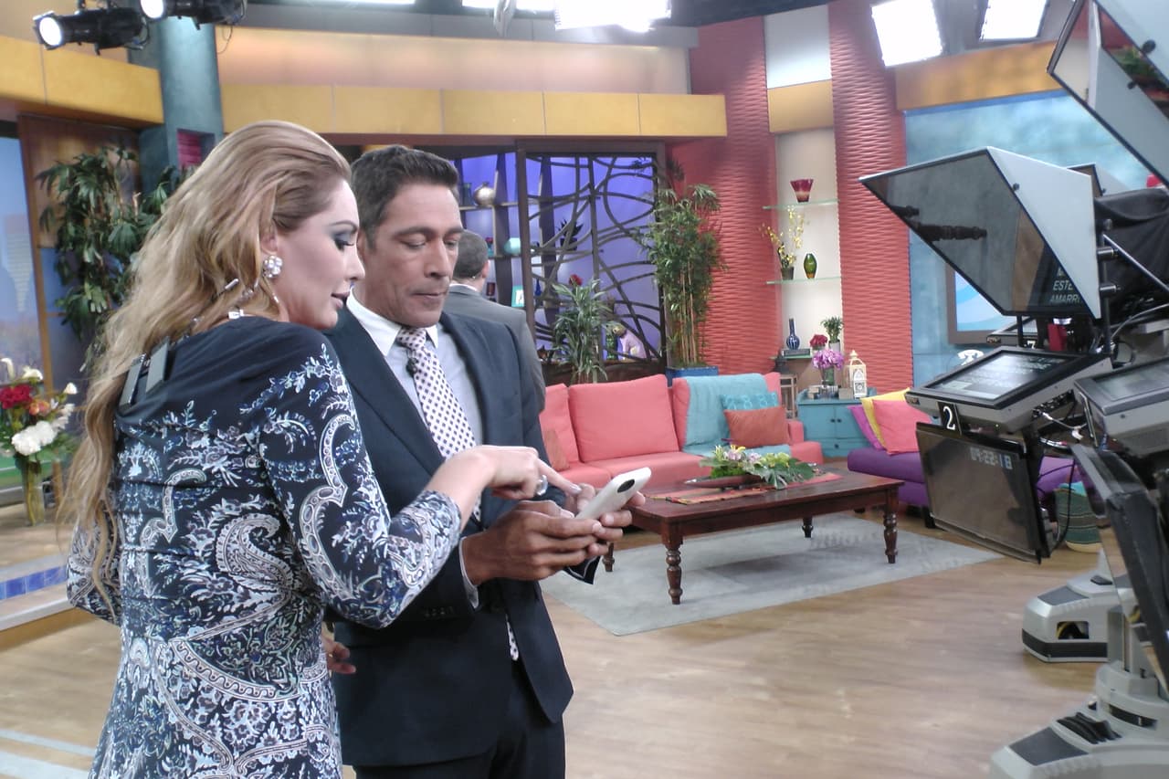 Johnny y Paty compartiendo fotos en sus redes sociales.