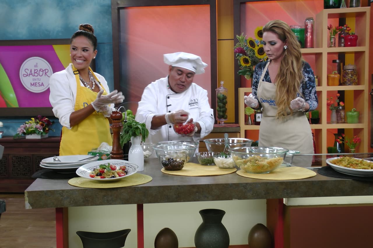El Chef Mario nos enseña a preparar una pasta tricolor con tomates cherry y queso mozzarella.