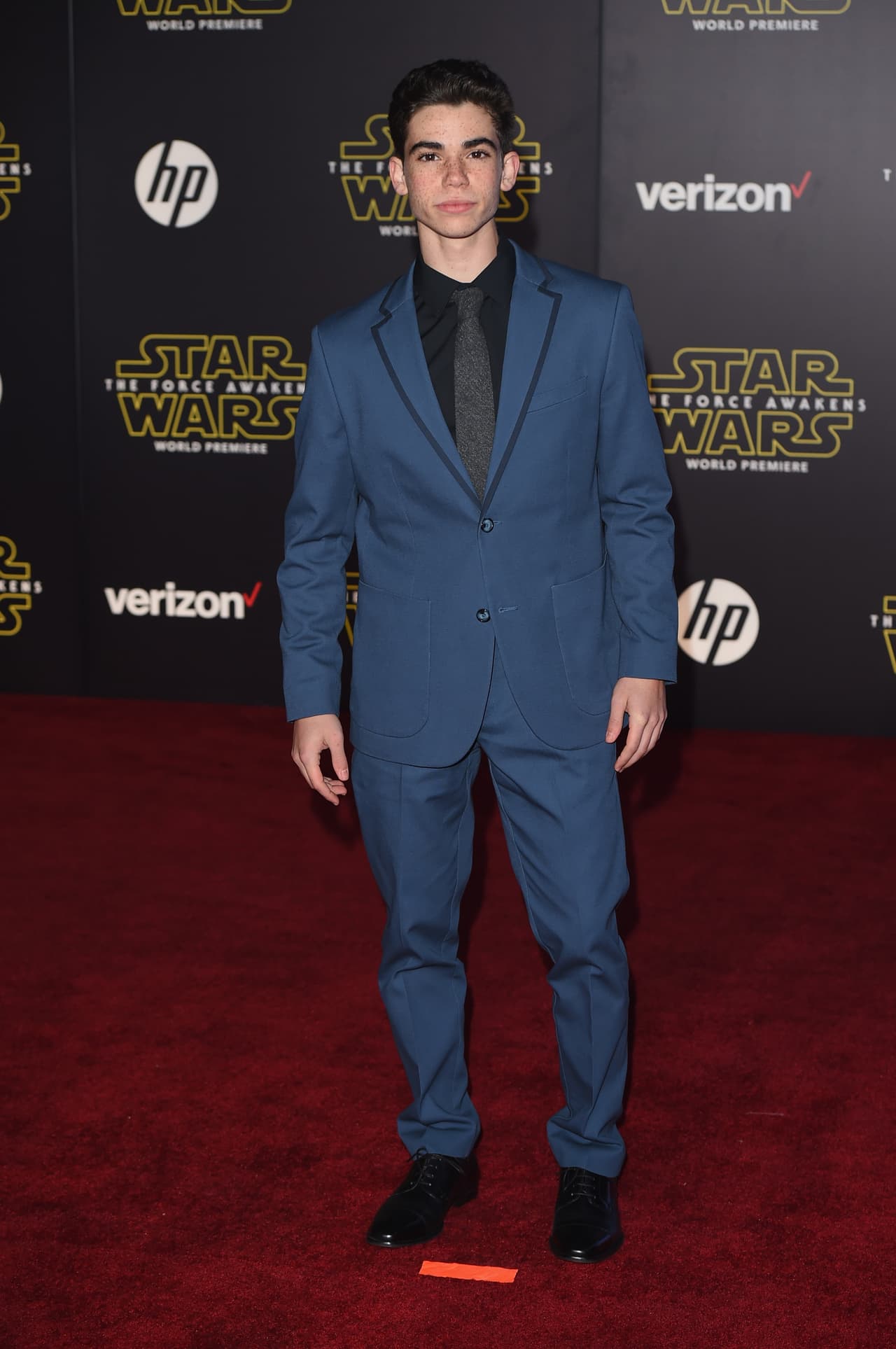 El joven murió el 6 de julio y dos días después su cadáver fue sometido a una autopsia, pero las autoridades pidieron 
<b><a href="https://www.univision.com/famosos/autopsia-no-revela-de-que-murio-cameron-boyce-forenses-inician-una-investigacion-adicional-fotos" target="_blank">"investigación adicional"</a></b> para determinar con exactitud las causas de su fallecimiento, lo que por algunos días convirtió el caso en un misterio.