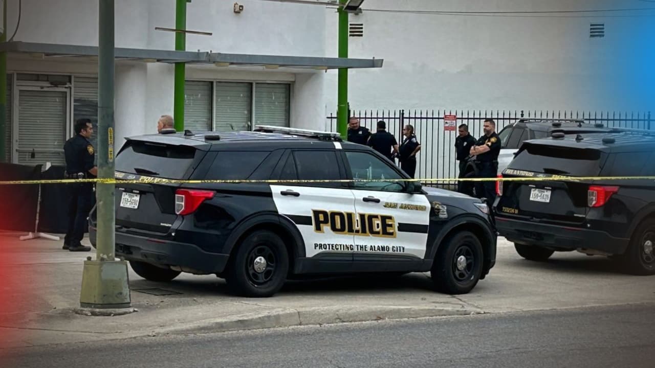 Lo que se sabe del hombre encontrado muerto afuera de un negocio abandonado en San Antonio