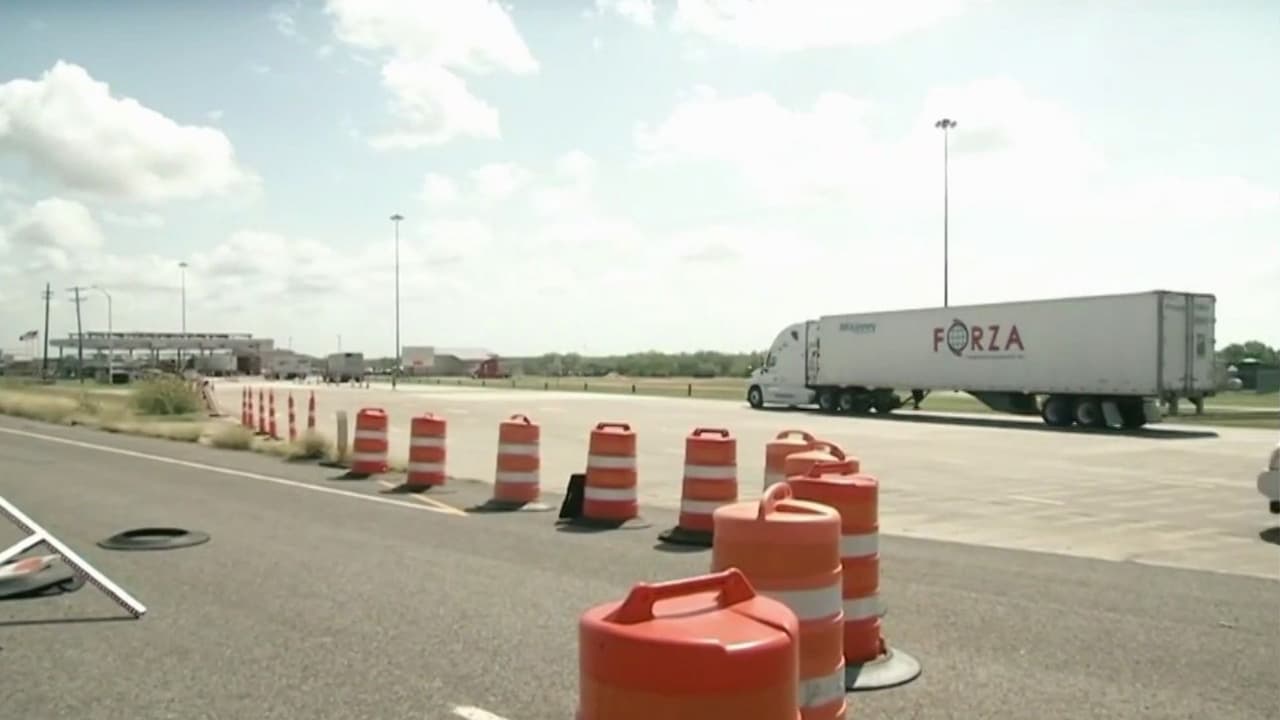 Gobierno Trump lanza ofensiva contra algunas escuelas de camioneros, ¿en qué consiste?