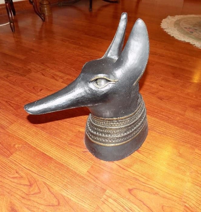 El astrólogo de 85 años se mudará debido a que tiene buenas ofertas de trabajo en "la gran manzana" además de que tiene muchos discípulos que le han pedido les de un curso intensivo de artología y quiere viajar ligero de equipaje, dijo al programa Telemundo Noticias.