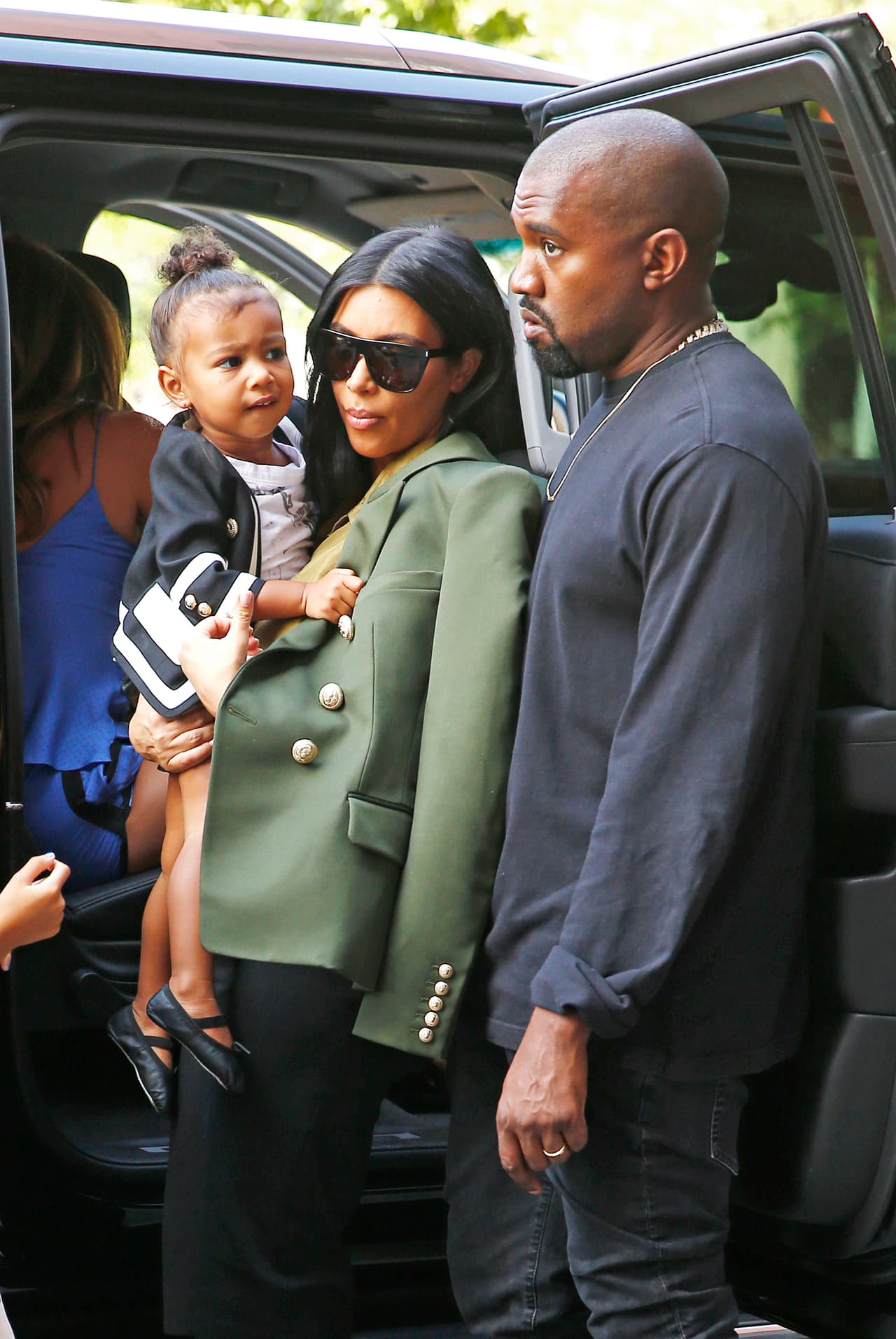 People reiteró que múltiples fuentes confirmaron que Kim Kardashian sí planea terminar su matrimonio con él.
<br>