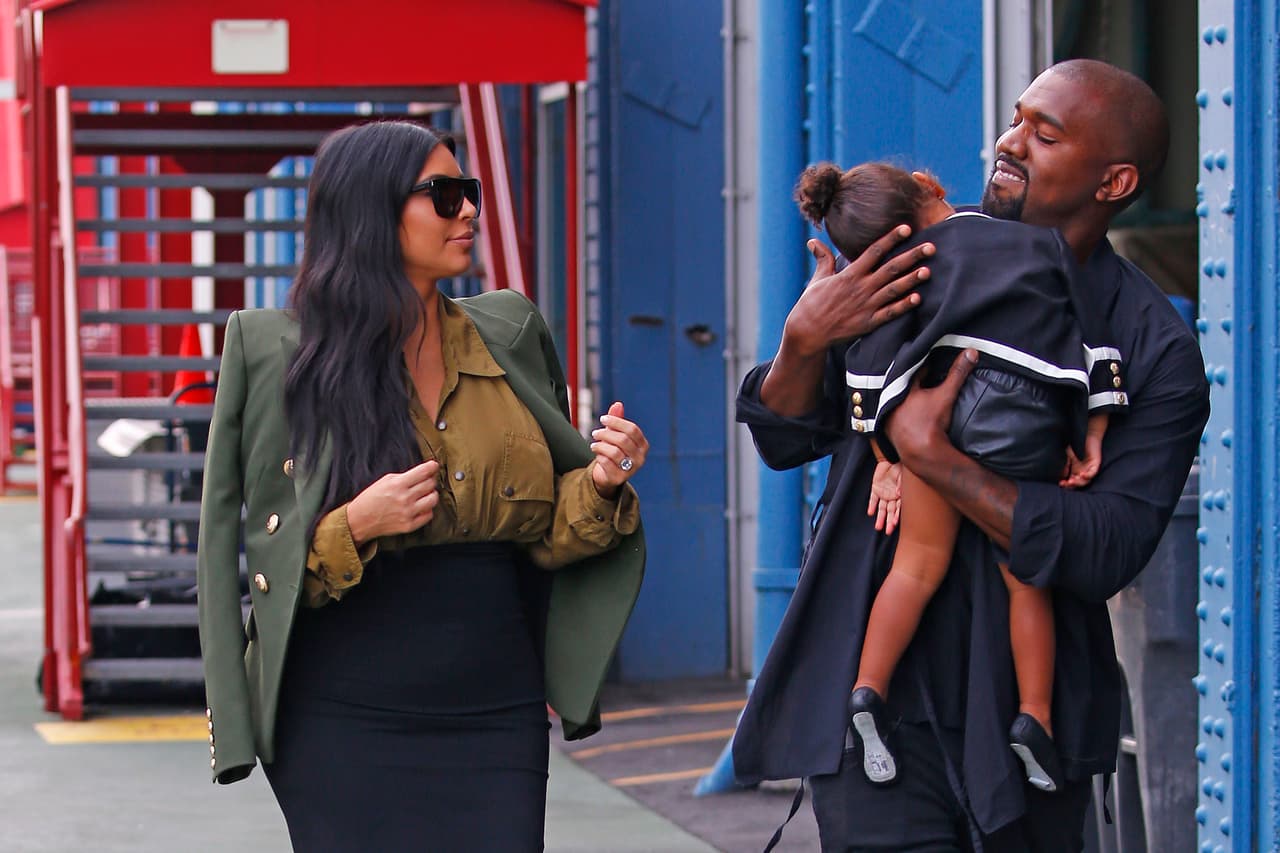 Lo anterior quedó plasmado en el más reciente capítulo de 
<b><a href="https://www.youtube.com/watch?v=SagN8yJESsw&t=108s">'Keeping up with the Kardashians'</a></b>, transmitido el domingo 20 de octubre en EEUU, en donde Kim contó su deseo de sorprender a su marido con la renovación de sus votos para el quinto aniversario de bodas.