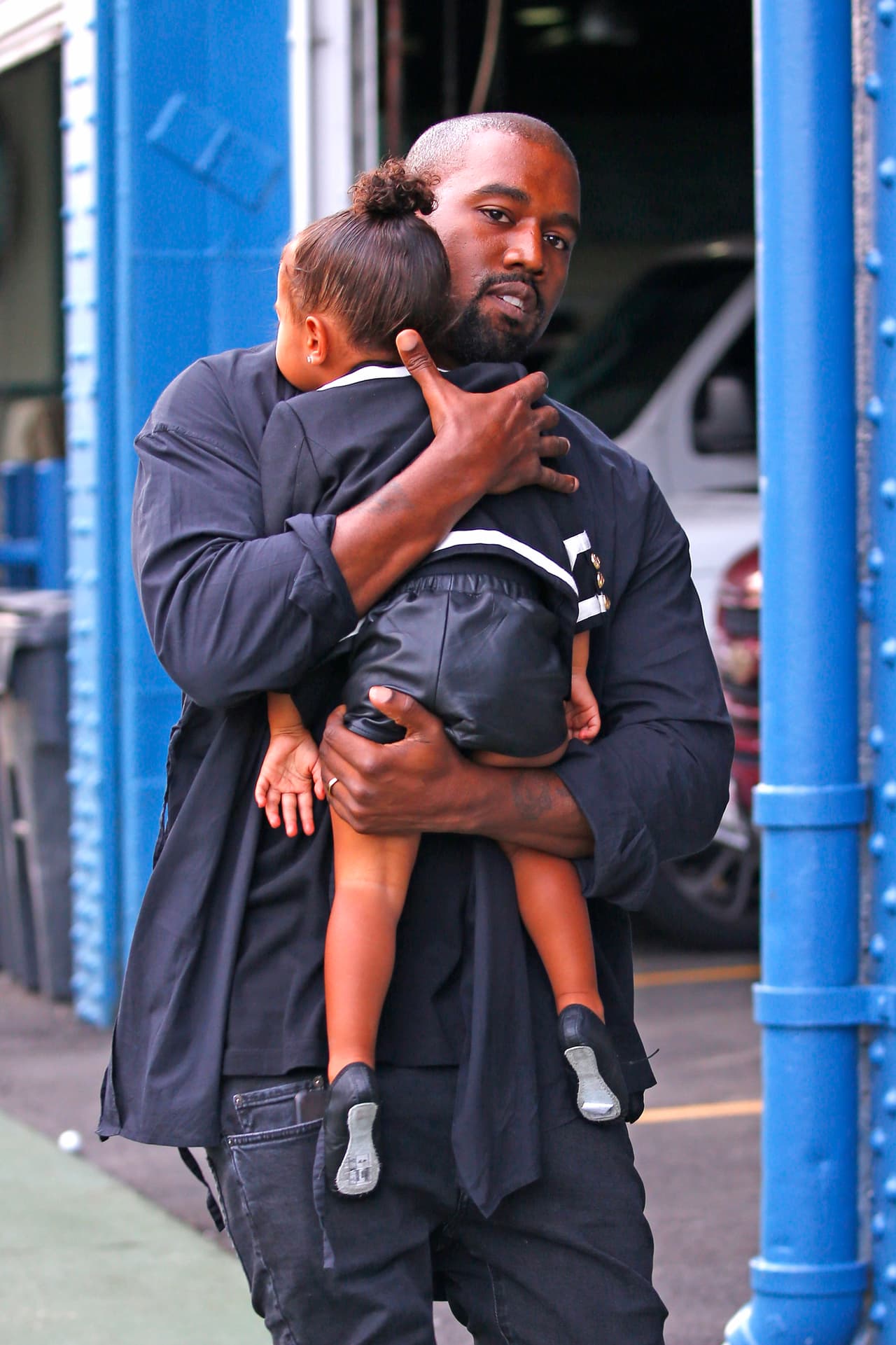 El rapero Kanye West sacó su lado más paternal a flote.