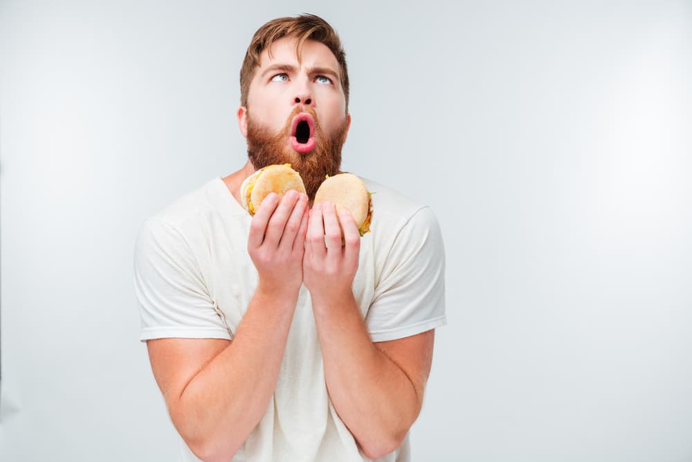 Muchos sagitarianos tienden a exagerar a la hora de comer llenando el plato y tratando de acabar pronto para poder “entrarle” al siguiente. Esa tendencia puede conducir a una especie de ansiedad que causa aumento del apetito y deseos de comer cada vez más.