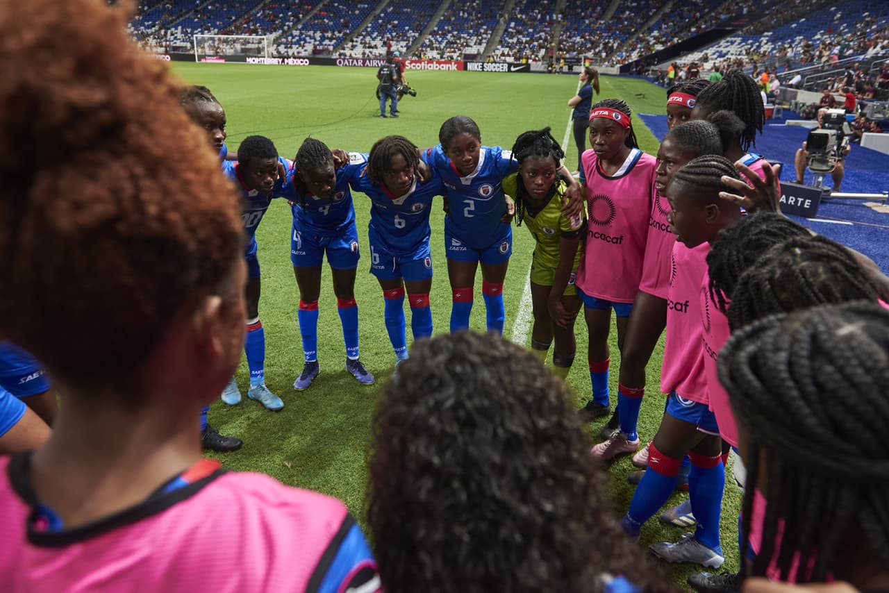 La selección mexicana femenil se jugaba medio boleto al Mundial en su segundo partido del Premundial de Concacaf tras haber caído con Jamaica. El Tri tenía que vencer a Haití para encarar el juego ante Estados Unidos con relativa calma.