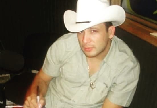 Valentín Elizalde fue asesinado el 25 de noviembre de 2006, cuando tenía tan solo 27 años de edad, sin embargo, para ese entonces ya se había ganado un lugar en la escena musical del género banda y norteño.